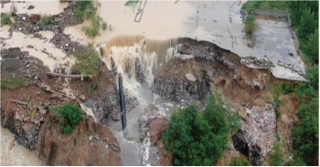 ��һ���μҺӴ�Խ��ˮ����(z��i)����������